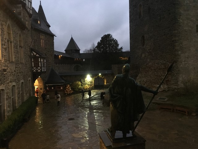 Innenhof von Schloss Burg in Solingen